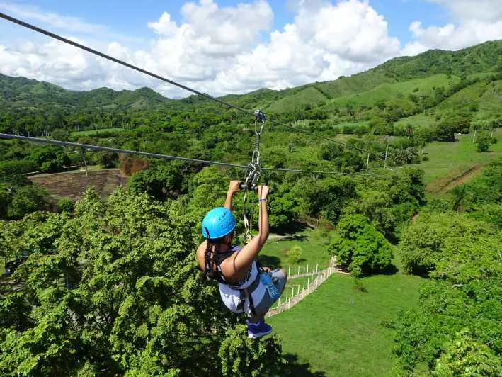 Ziplining im Regenwald von Puerto Plata