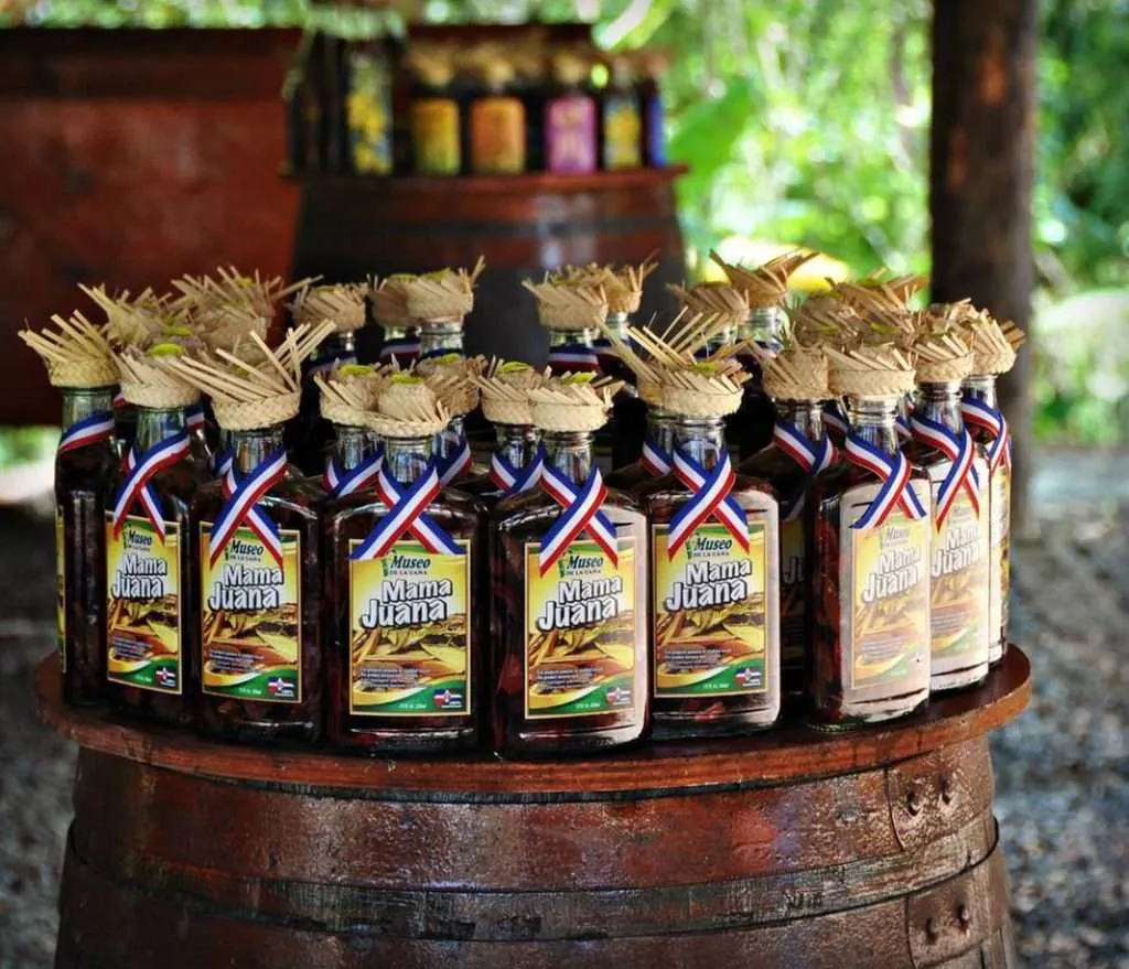 Mamá Juana Ron y Cigarros